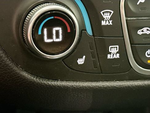 Used 2020 Chevrolet Equinox LT w/ Driver Convenience Package FWD image 20
