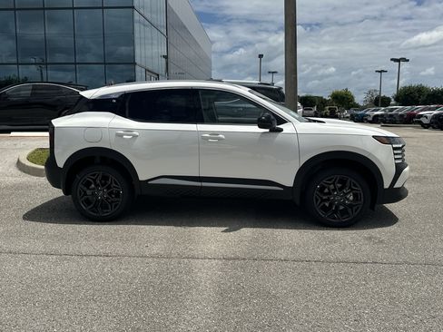 New 2026 Nissan Kicks SR FWD image 6