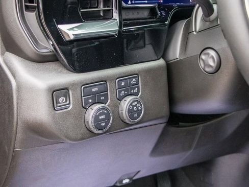 Used 2025 Chevrolet Silverado 1500 LTZ AWD/4WD image 31