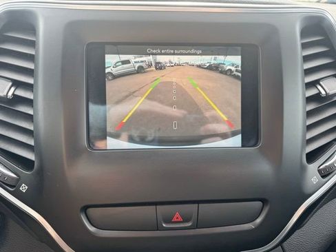 Used 2019 Jeep Cherokee Latitude w/ Popular Appearance Group image 31