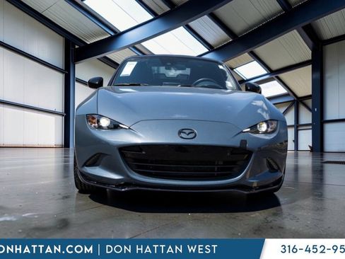 Used 2021 MAZDA MX-5 Miata Club RWD image 18