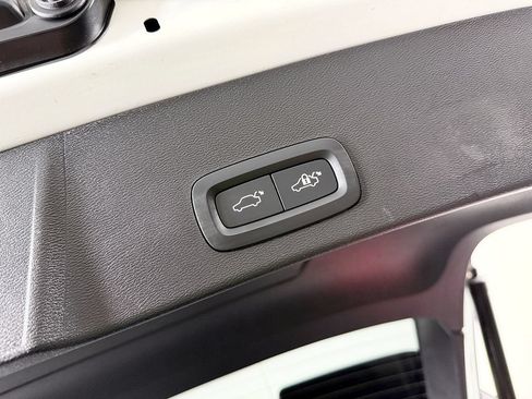 Used 2021 Volvo XC40 P8 Recharge w/ Advanced Package AWD/4WD image 15