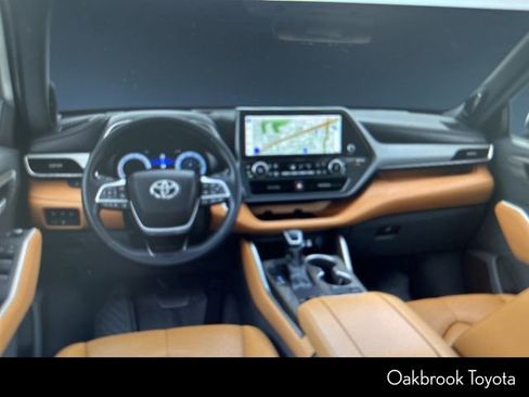 Used 2026 Toyota Highlander Platinum AWD/4WD image 5