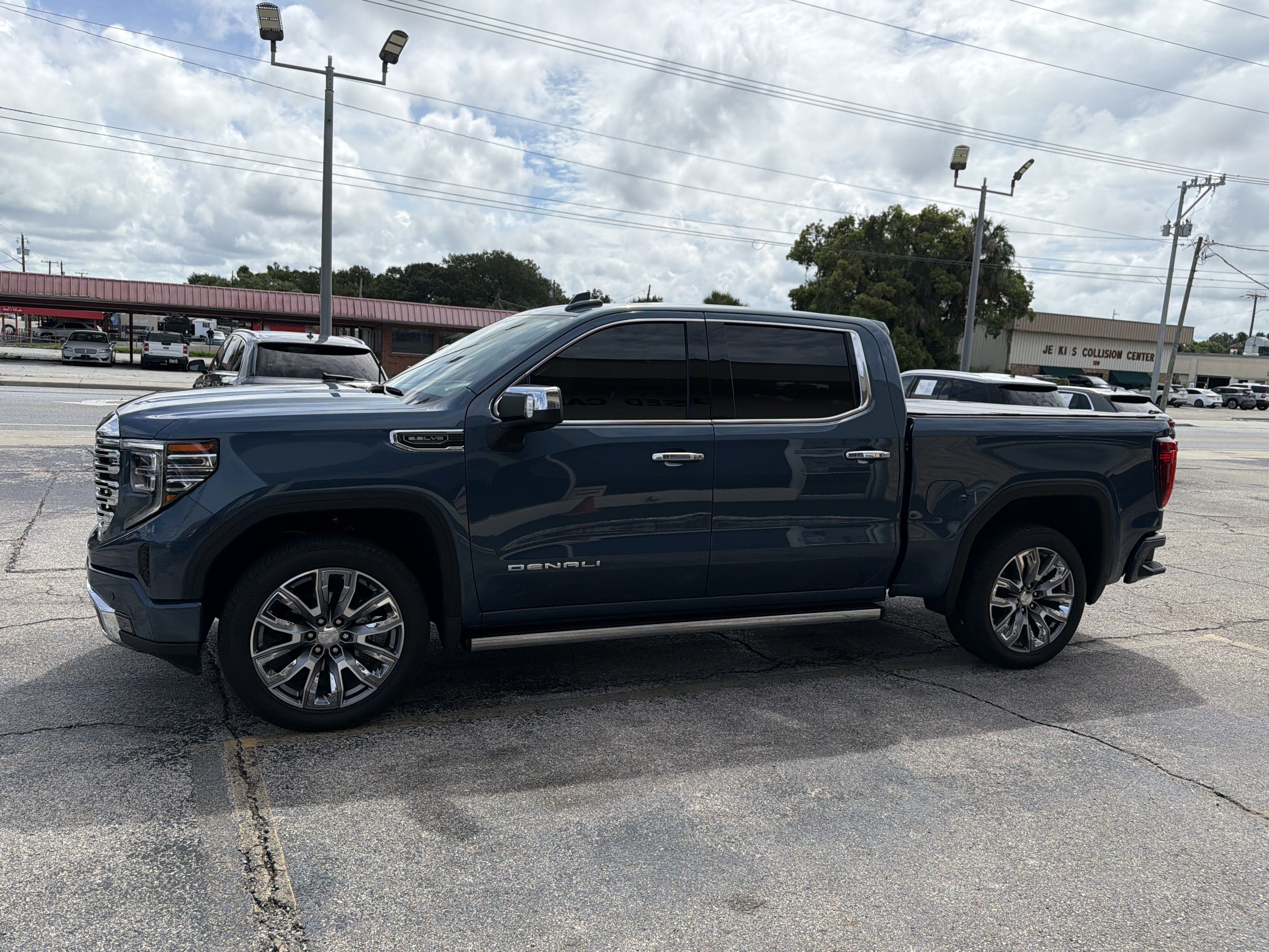 Used 2025 GMC Sierra 1500 Denali w/ Denali Reserve Package AWD/4WD image 6