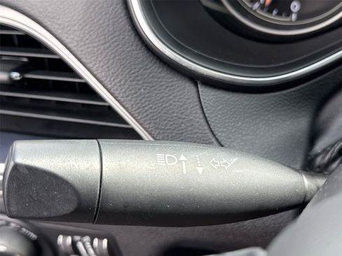 Used 2019 Jeep Cherokee Latitude Plus AWD/4WD image 25