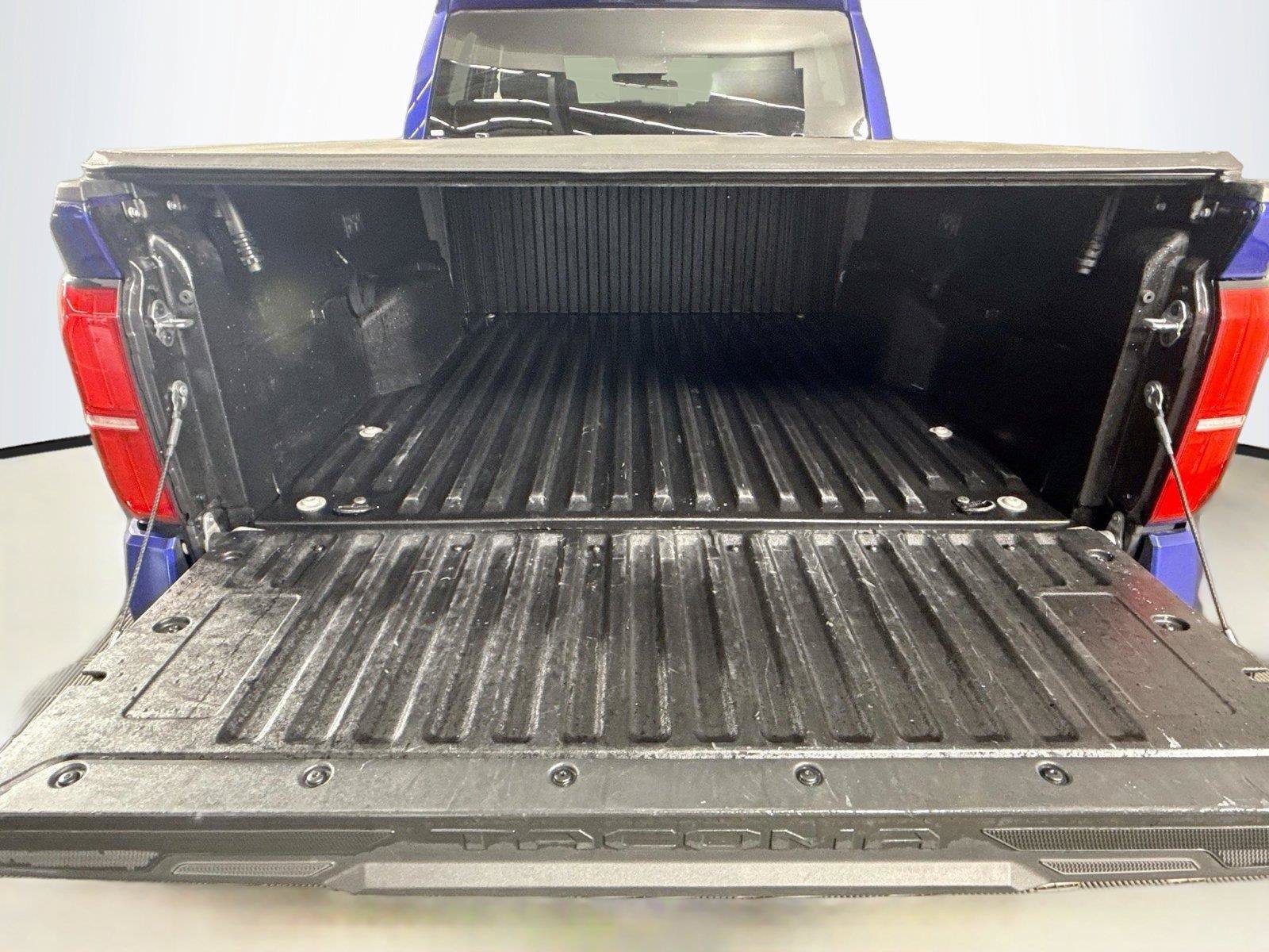 Used 2025 Toyota Tacoma TRD Off-Road AWD/4WD image 16