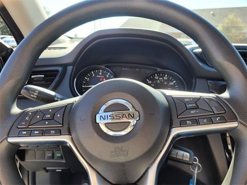 Used 2020 Nissan Rogue S image 19