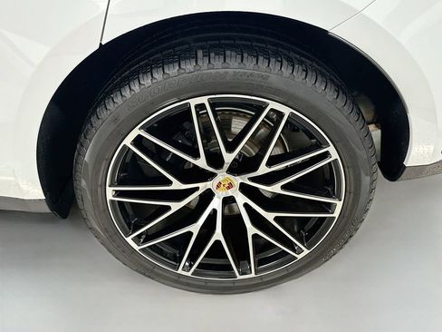 Used 2026 Porsche Macan AWD/4WD image 34