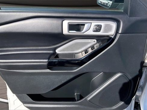 Used 2022 Ford Explorer Platinum w/ Technology Package image 20