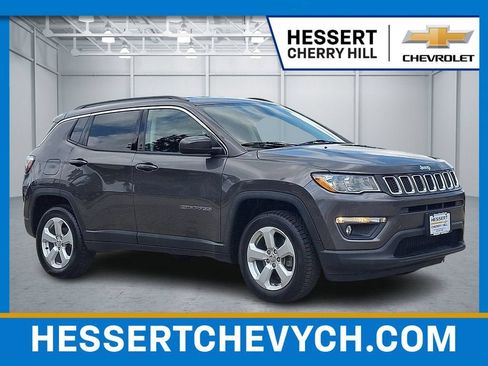 Used 2020 Jeep Compass Latitude w/ Cold Weather Group AWD/4WD image 1