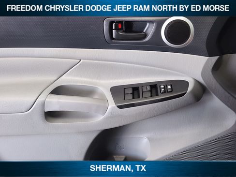 Used 2015 Toyota Tacoma PreRunner w/ SR5 Package RWD image 16