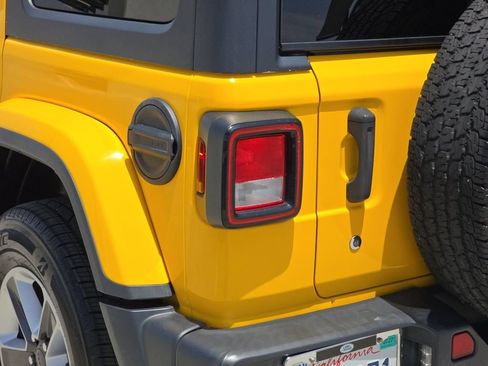 Used 2019 Jeep Wrangler Unlimited Sahara AWD/4WD image 35