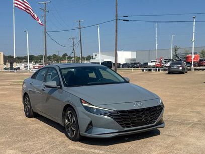Used 2022 Hyundai Elantra SEL w/ Convenience + Premium Package