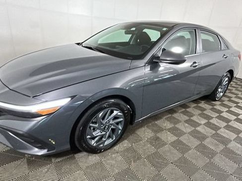 Used 2024 Hyundai Elantra SEL FWD image 6