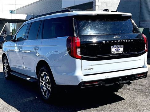 Used 2025 Ford Expedition Active AWD/4WD image 3