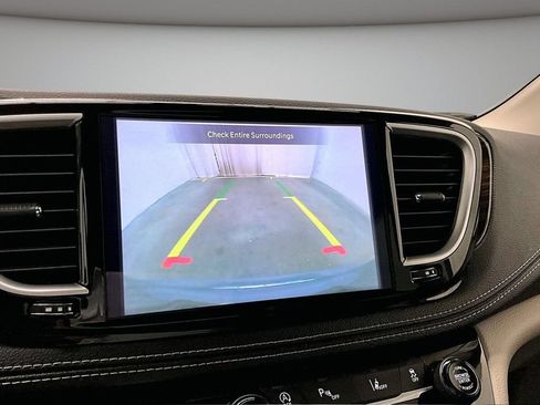 Used 2023 Chrysler Pacifica Limited FWD image 14