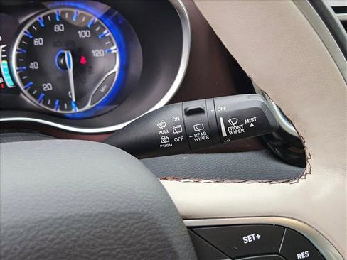 Used 2020 Chrysler Pacifica Limited image 15