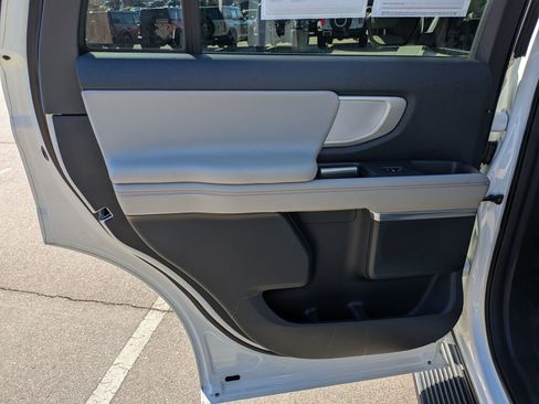 Certified 2025 Ford Expedition Active image 28