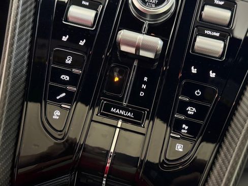 Used 2025 Aston Martin DB12 image 18