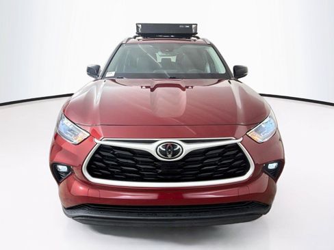 Used 2022 Toyota Highlander XLE FWD image 7