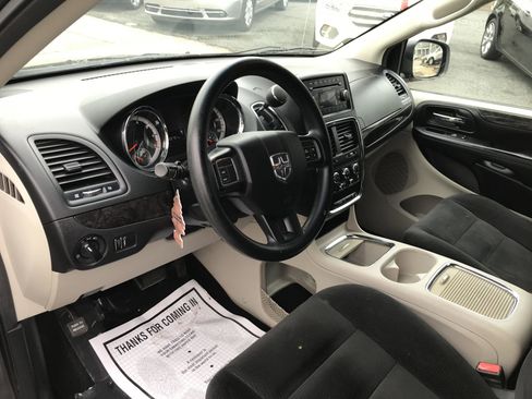 Used 2016 Dodge Grand Caravan SXT FWD image 11