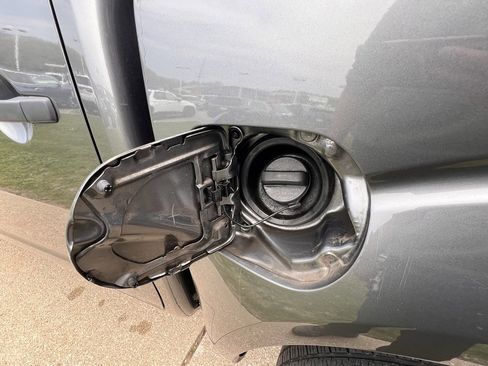 Used 2020 Nissan Frontier SV w/ Midnight Edition Floor Mats image 34