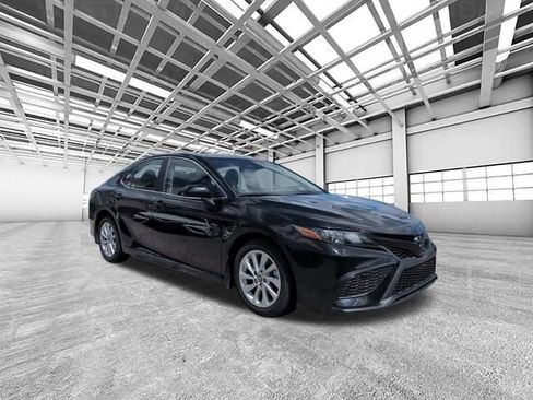 Used 2023 Toyota Camry SE FWD image 1