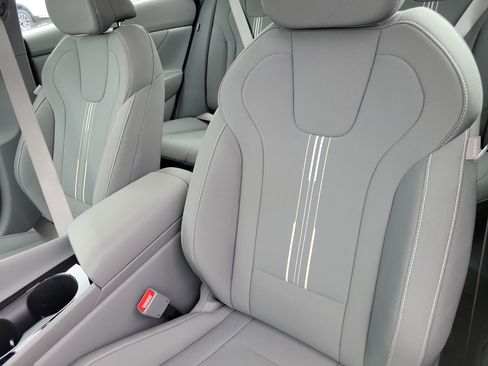 Used 2025 Hyundai Elantra SEL image 6