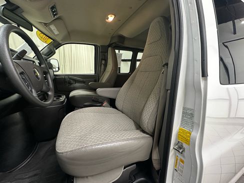 Used 2025 Chevrolet Express 3500 LT w/ LT Preferred Equipment Group RWD image 23