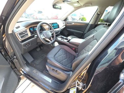 Used 2024 Volkswagen Atlas SE image 12