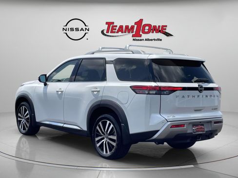 Used 2025 Nissan Pathfinder Platinum FWD image 5