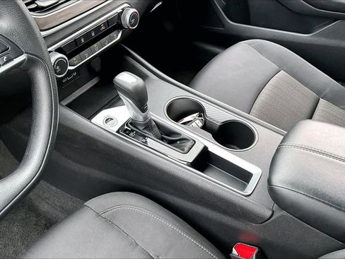 Used 2025 Nissan Altima 2.5 SV image 16