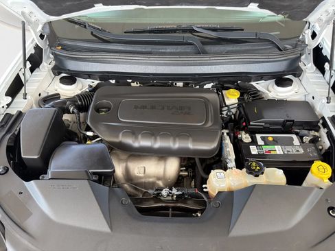 Used 2019 Jeep Cherokee Limited FWD image 21