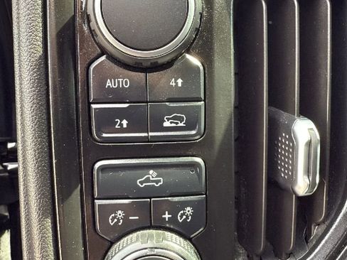 Used 2020 Chevrolet Silverado 1500 Custom w/ Custom Value Package AWD/4WD image 18