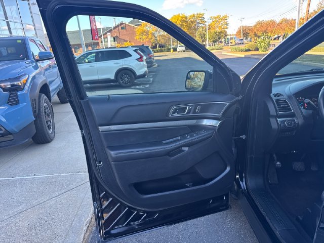 Used 2018 Ford Explorer XLT AWD/4WD image 12