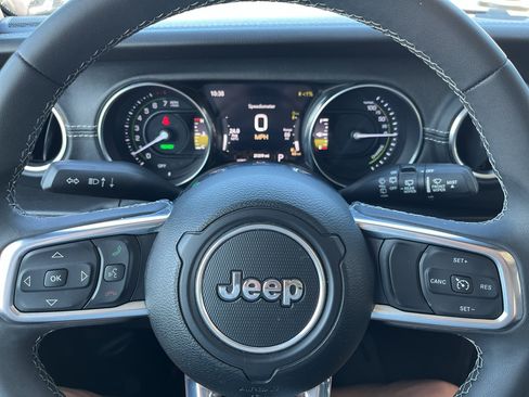 Used 2023 Jeep Wrangler Unlimited Sahara AWD/4WD image 15