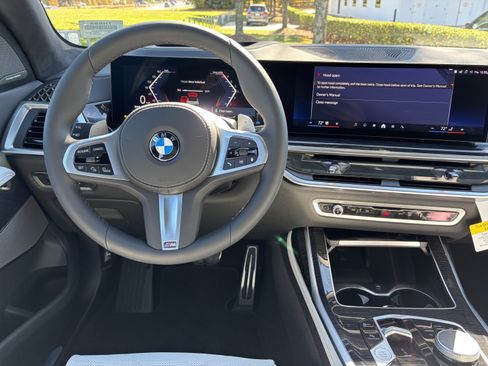 Used 2026 BMW X7 xDrive40i w/ M Sport Package AWD/4WD image 19