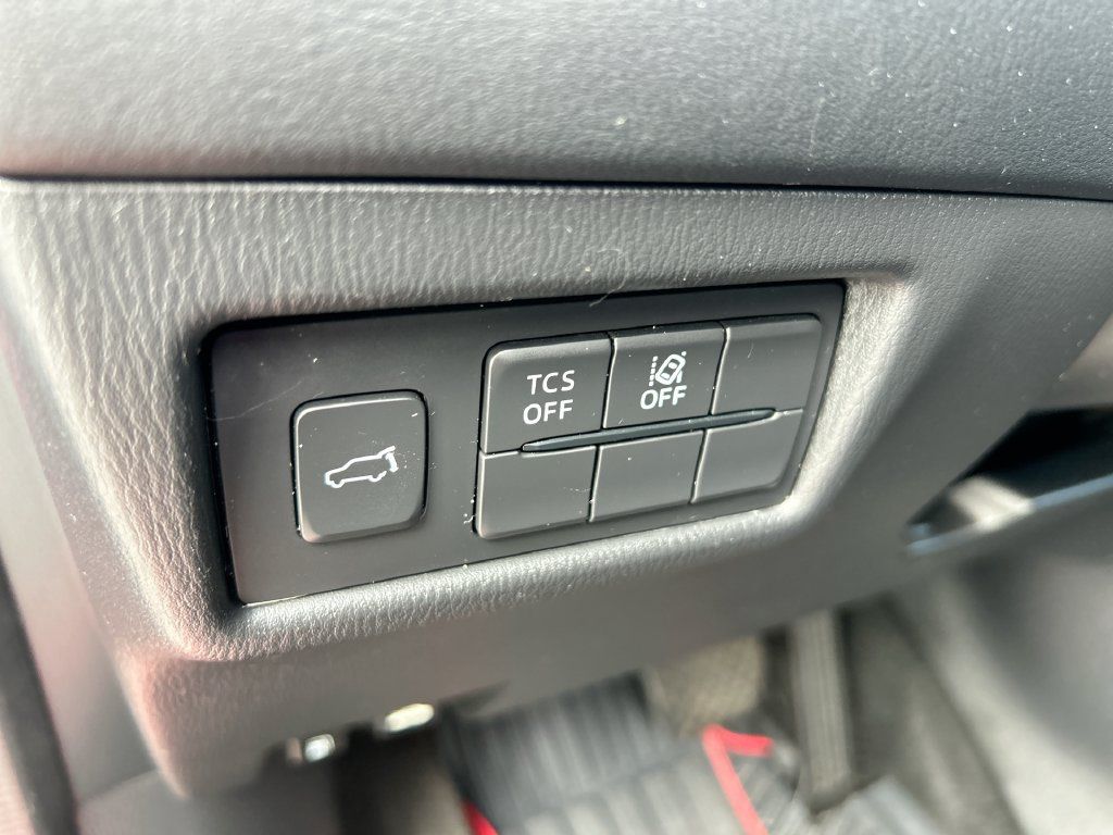 Used 2018 MAZDA CX-5 Touring w/ Preferred Equipment Package FWD image 14