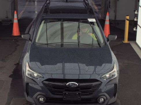 Used 2025 Subaru Outback Onyx Edition image 3
