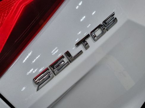 Used 2021 Kia Seltos LX image 25