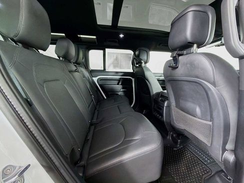 Used 2025 Land Rover Defender 110 X-Dynamic SE AWD/4WD image 28