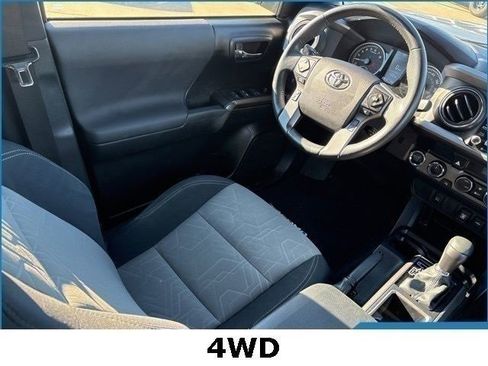 Used 2022 Toyota Tacoma TRD Off-Road image 9