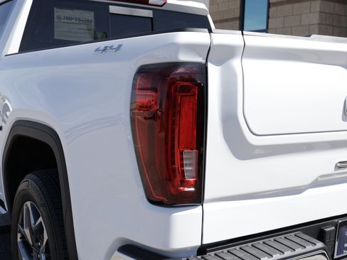 Used 2024 GMC Sierra 1500 SLT w/ SLT Premium Plus Package AWD/4WD image 18