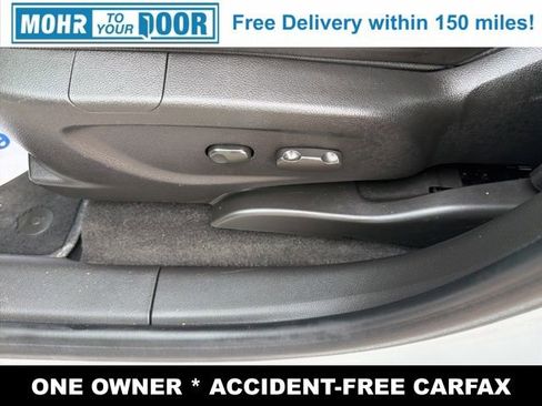 Used 2022 Chevrolet Trax LT w/ LT Convenience Package image 12