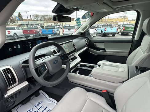 New 2026 Ford Expedition Active image 23