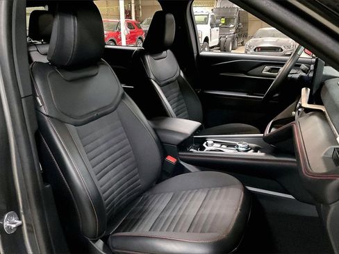 Certified 2025 Ford Explorer ST-Line w/ ST-Line Street Pack image 7