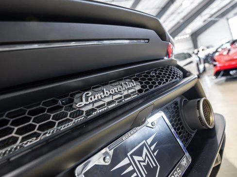 Used 2022 Lamborghini Huracan EVO RWD image 18