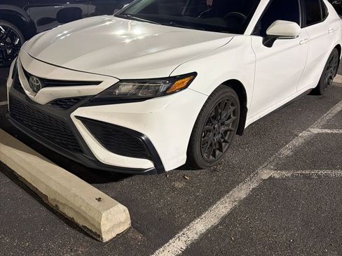 Used 2023 Toyota Camry SE image 2