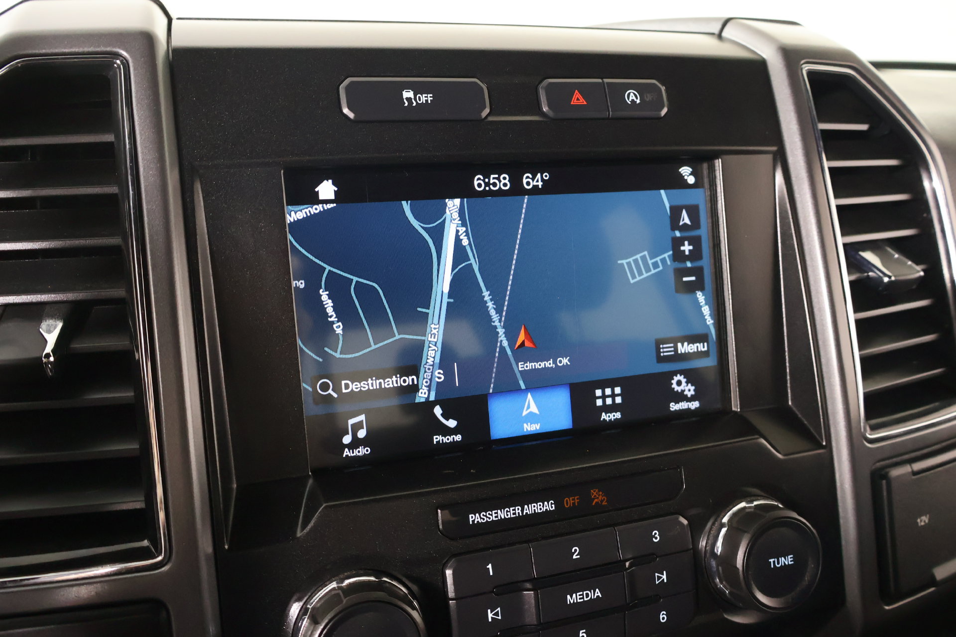 Used 2017 Ford F150 XLT w/ Equipment Group 302A Luxury AWD/4WD image 6