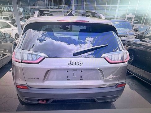 Used 2019 Jeep Cherokee Trailhawk w/ Cold Weather Group AWD/4WD image 3